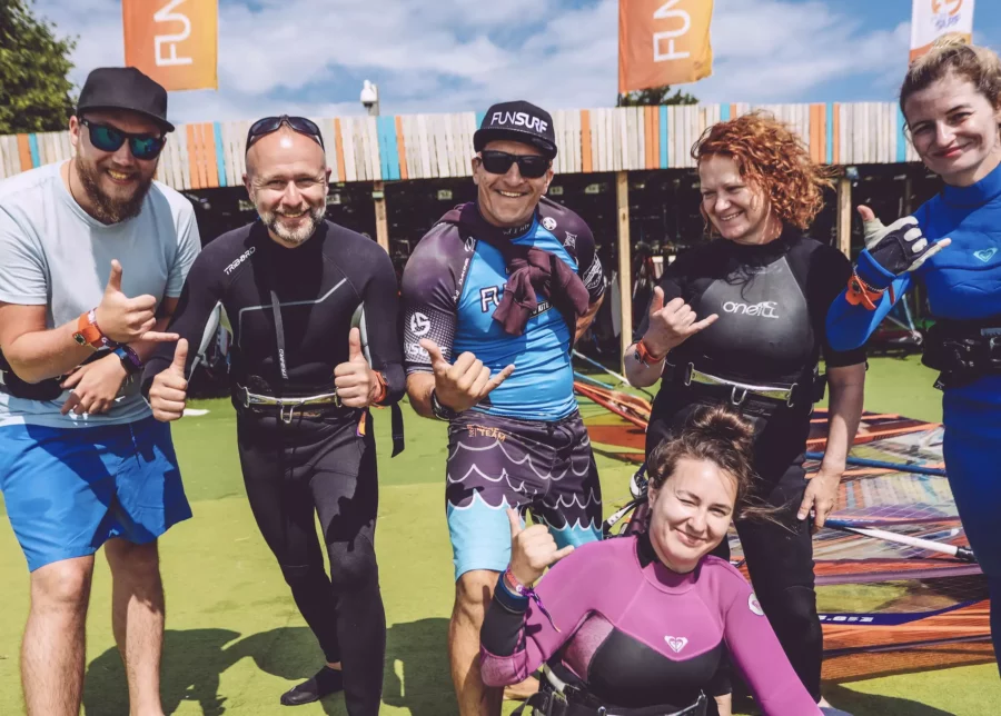 KURSY GRUPOWE DLA DOROSŁYCH NA WINDSURFINGU - SZKOŁA FUNSURF (1)
