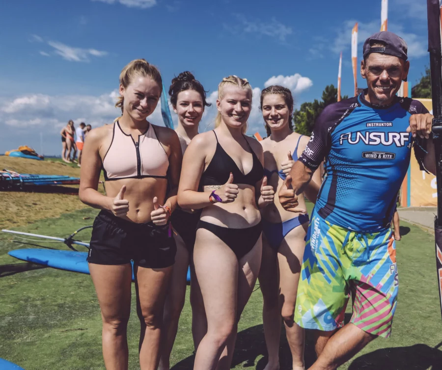 KURSY-GRUPOWE-NA-WINDSURFINGU-SZKOŁA-FUNSURF