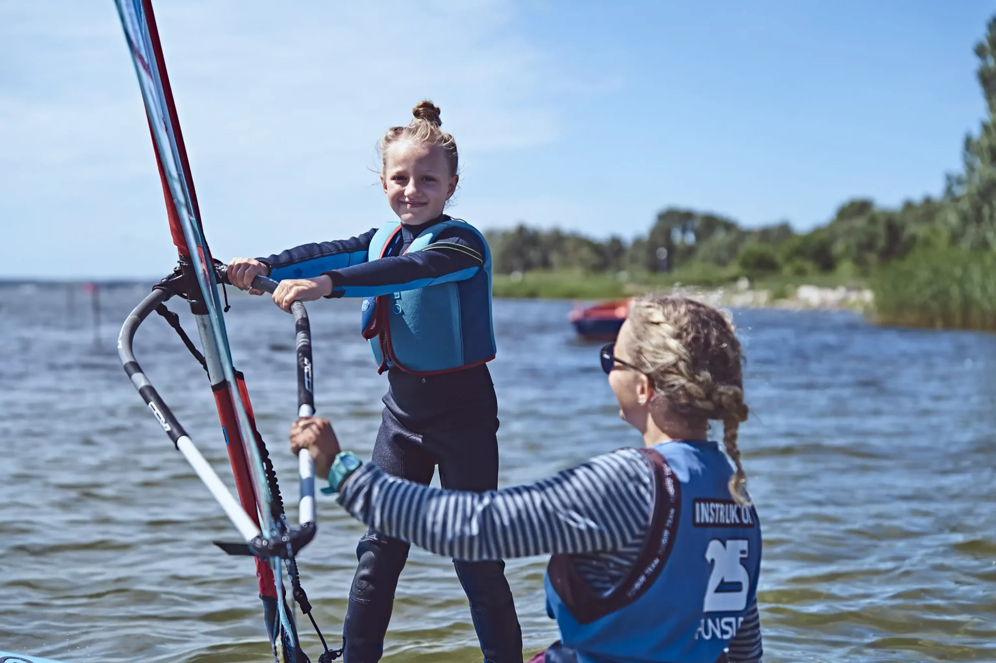 Kurs-windsurfingu-dla-dzieci-w-Chałupach-na-Helu-szkoła-windsurfingu-FunSurf-_10_