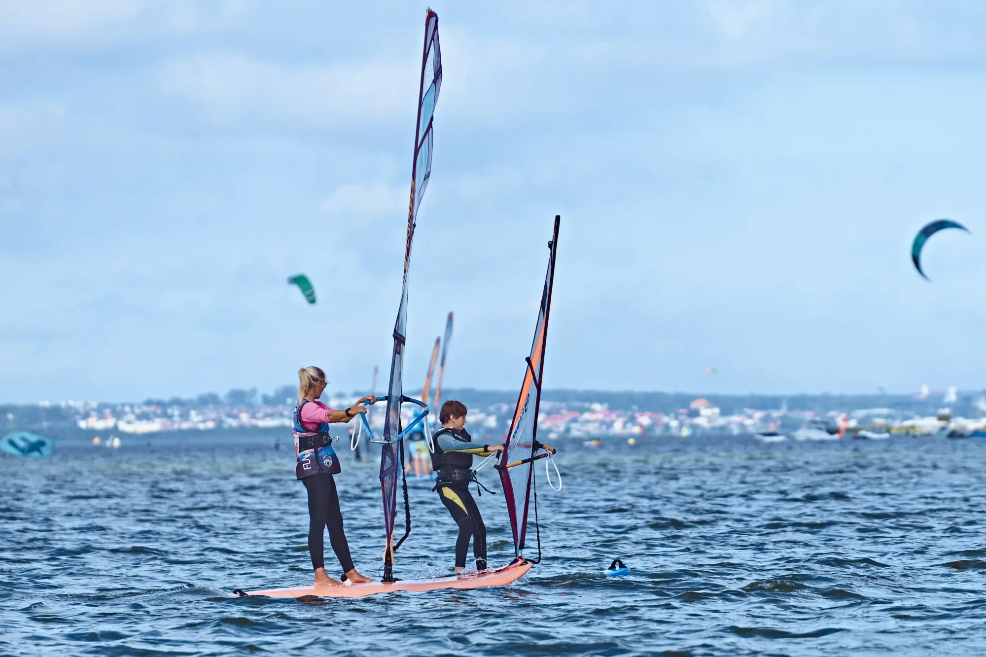 Kurs-windsurfingu-dla-dzieci-w-Chałupach-na-Helu-szkoła-windsurfingu-FunSurf-_54_