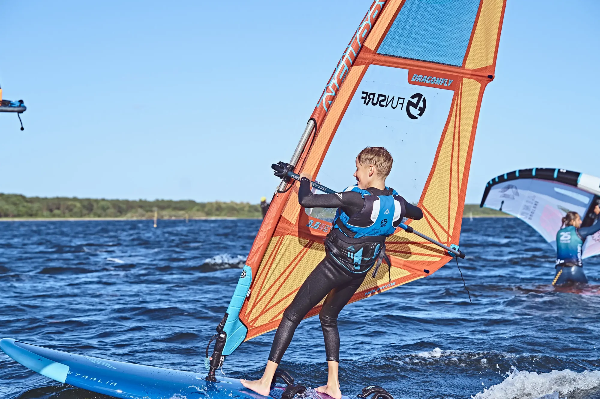 Kurs-windsurfingu-dla-dzieci-w-Chałupach-na-Helu-szkoła-windsurfingu-FunSurf-_66_