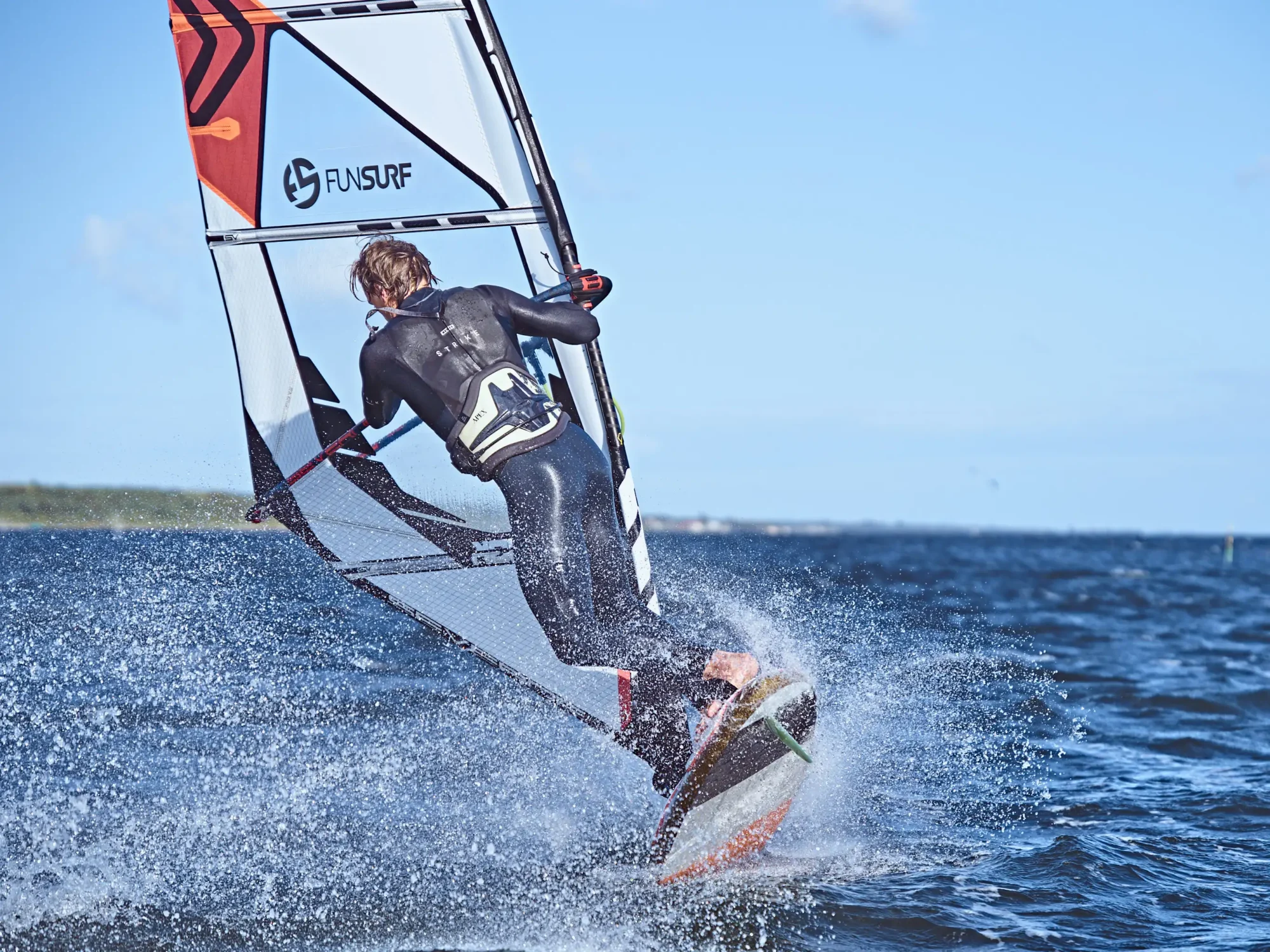 Szkoła-windsurfingu-FunSurf-w-Chałupach-na-Helu-sezon-2023-I-Windsurfing-_111_
