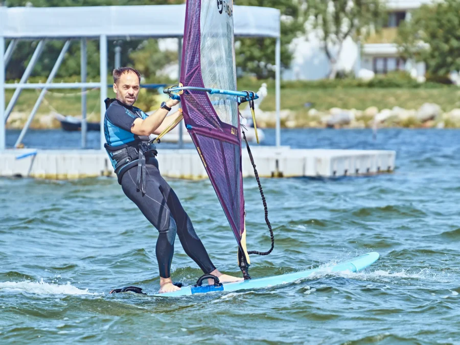 Szkoła-windsurfingu-FunSurf-w-Chałupach-na-Helu-sezon-2023-I-Windsurfing-_22_