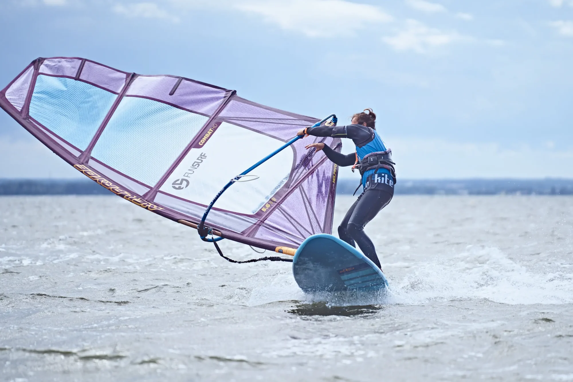 Szkoła-windsurfingu-FunSurf-w-Chałupach-na-Helu-sezon-2023-I-Windsurfing-_32_