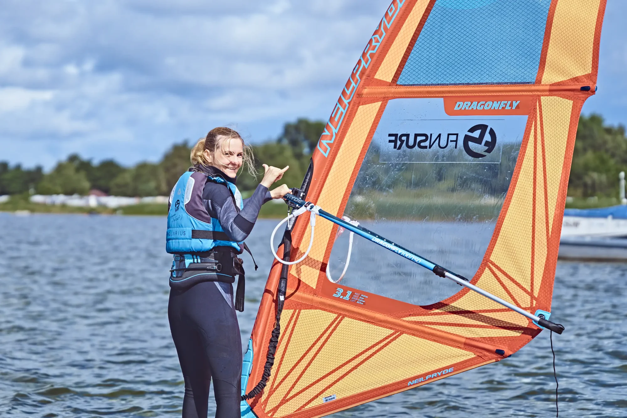 Szkoła-windsurfingu-FunSurf-w-Chałupach-na-Helu-sezon-2023-I-Windsurfing-_40_