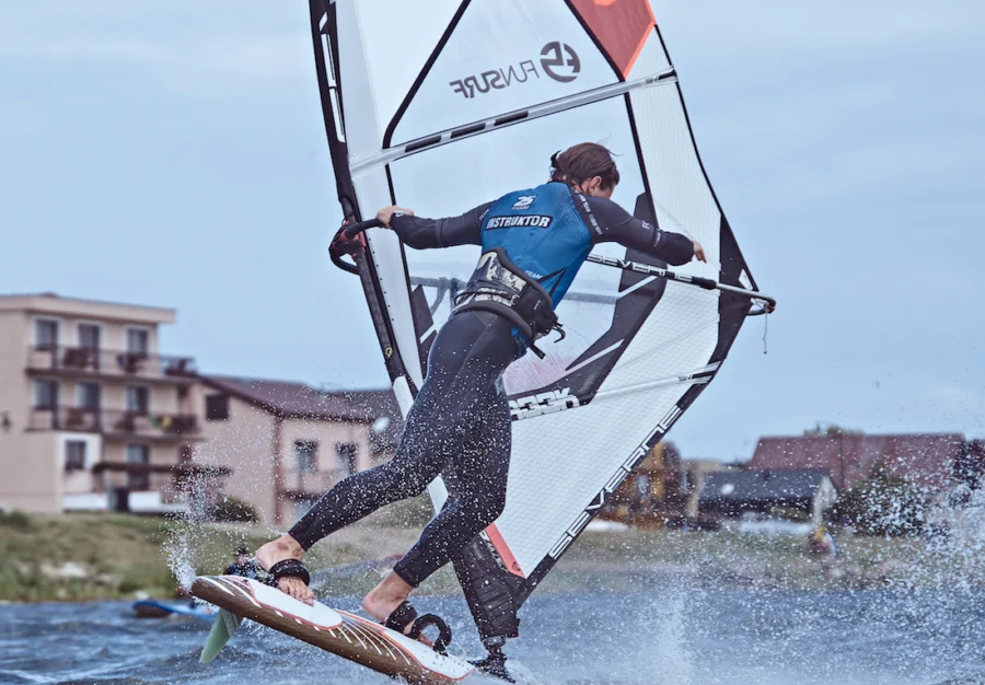 Szkoła-windsurfingu-FunSurf-w-Chałupach-na-Helu-sezon-2023-I-Windsurfing-_50_