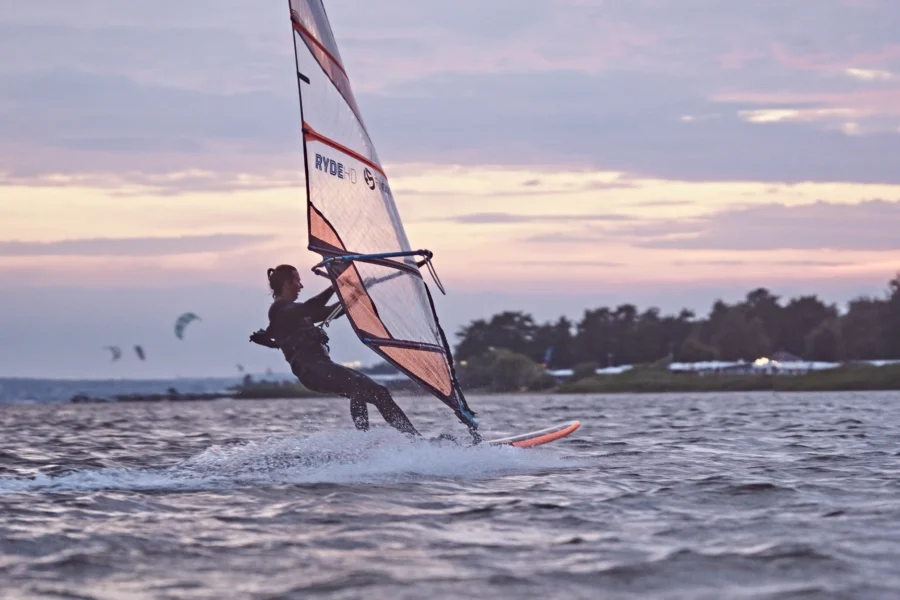 Szkoła-windsurfingu-FunSurf-w-Chałupach-na-Helu-sezon-2023-I-Windsurfing-_57_