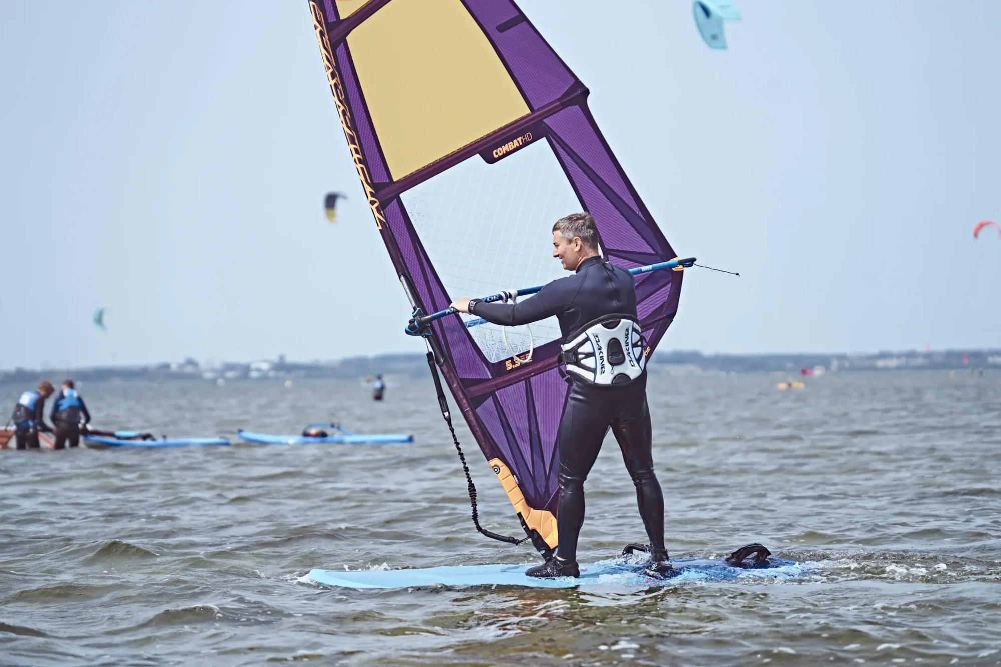 Szkoła-windsurfingu-FunSurf-w-Chałupach-na-Helu-sezon-2023-I-Windsurfing-_8_