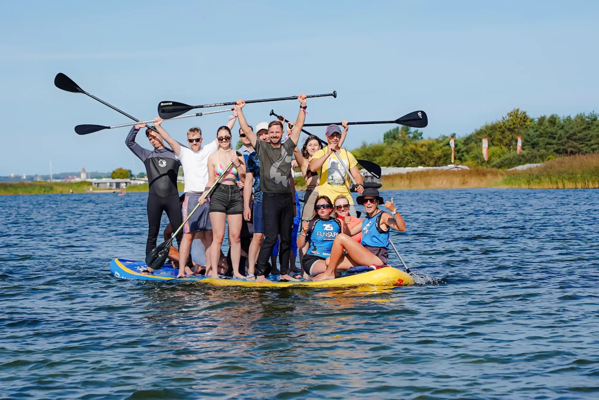 Obóz windsurfingu dla studentów w Chałupach na Helu, szkoła windsurfingu FunSurf