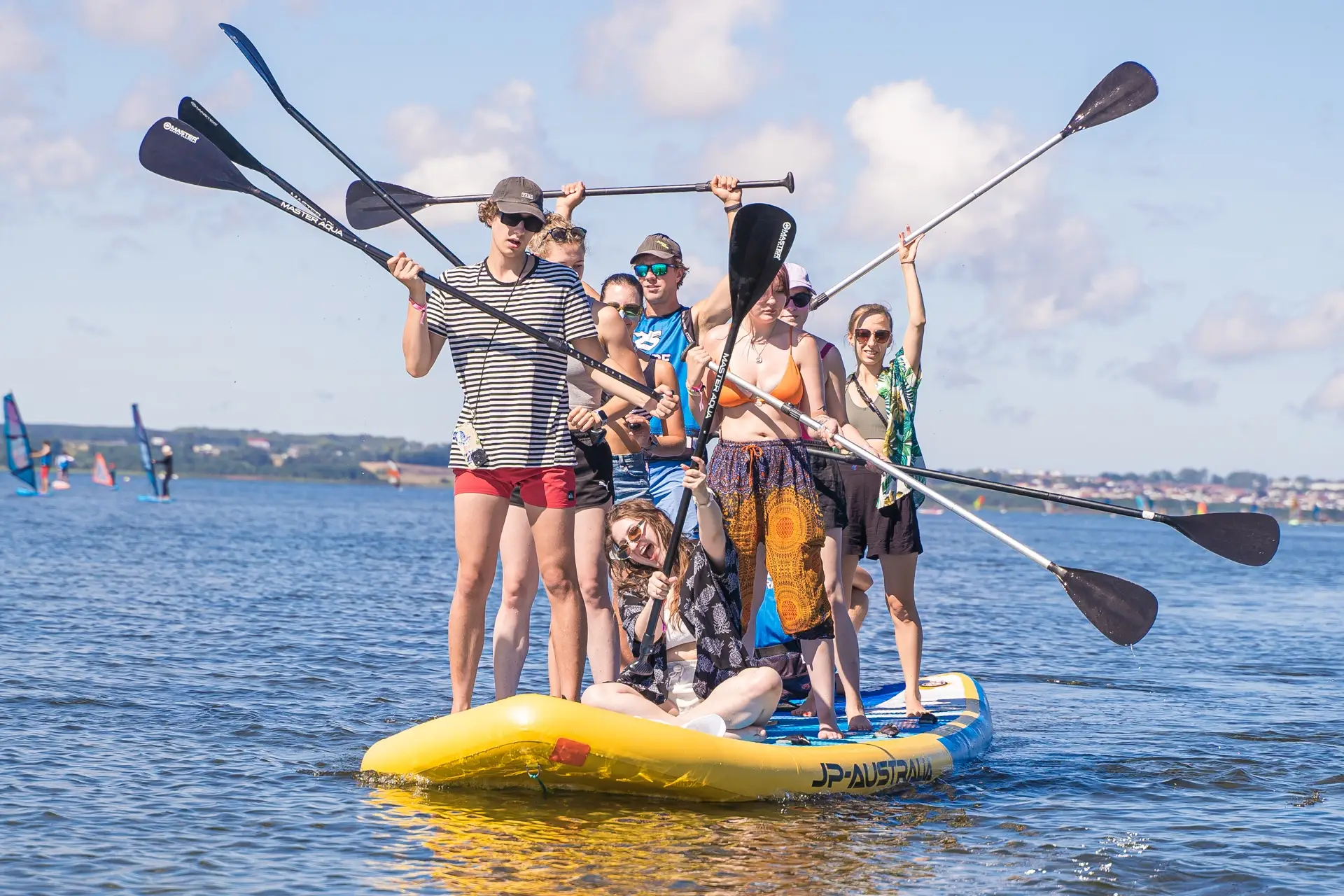 Obóz windsurfingu dla studentów w Chałupach na Helu, szkoła windsurfingu FunSurf