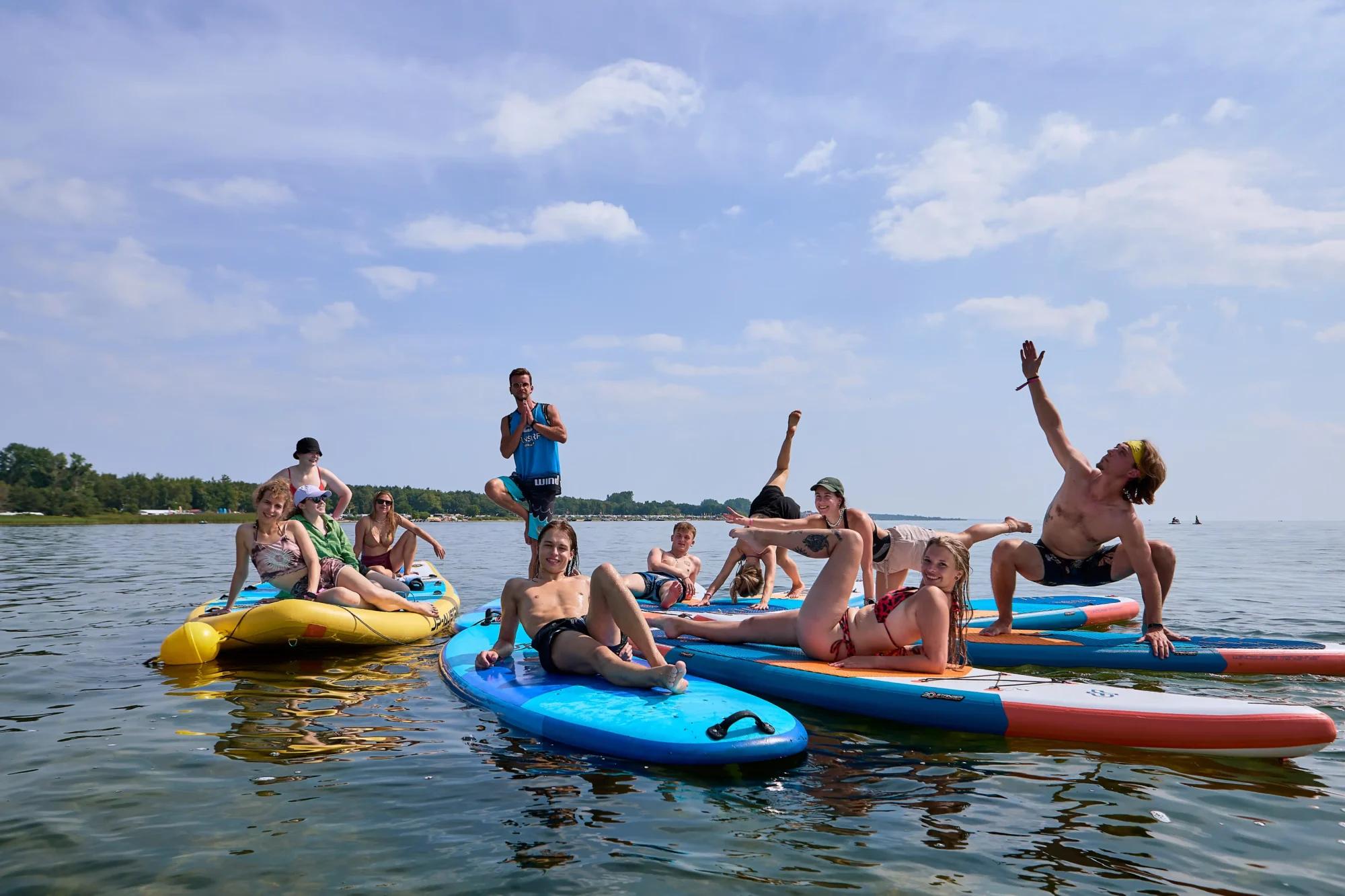 Obóz windsurfingu dla studentów w Chałupach na Helu, szkoła windsurfingu FunSurf