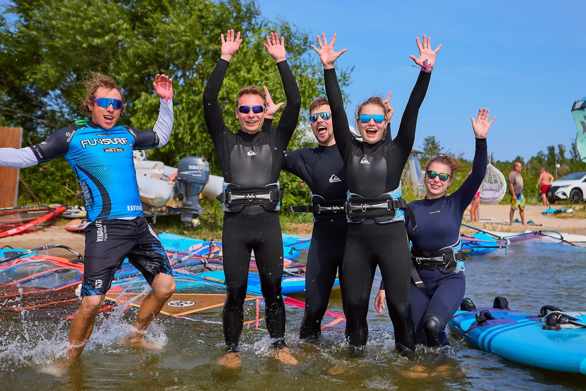 Obóz windsurfingu dla studentów w Chałupach na Helu, szkoła windsurfingu FunSurf