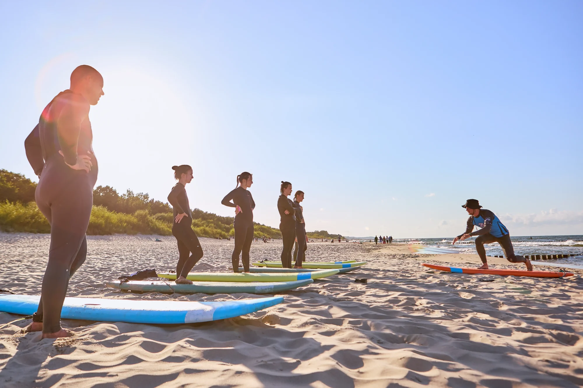 Obóz windsurfingu dla studentów w Chałupach na Helu, szkoła windsurfingu FunSurf