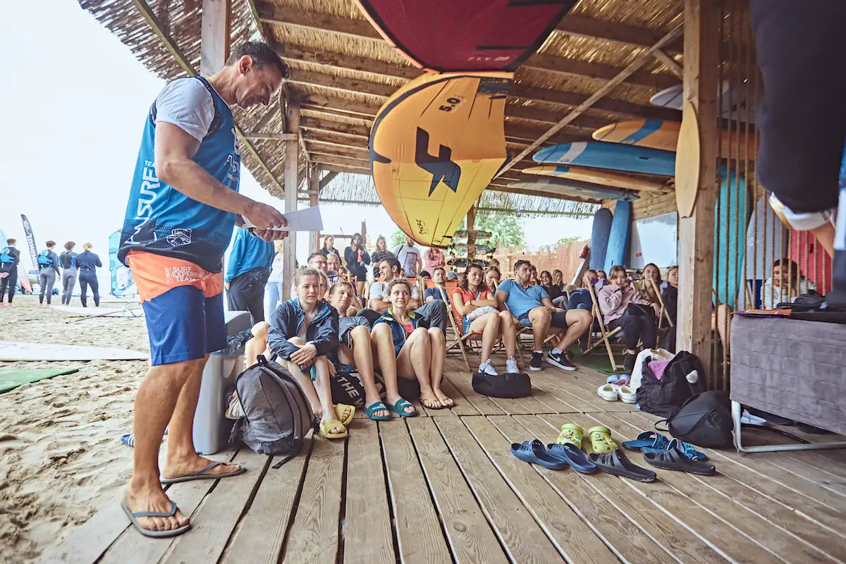 Windsurfingowy-student-camp-obóz-dla-studentów-w-Chałupach-na-Helu-szkoła-windsurfingu-kitesurfing-21