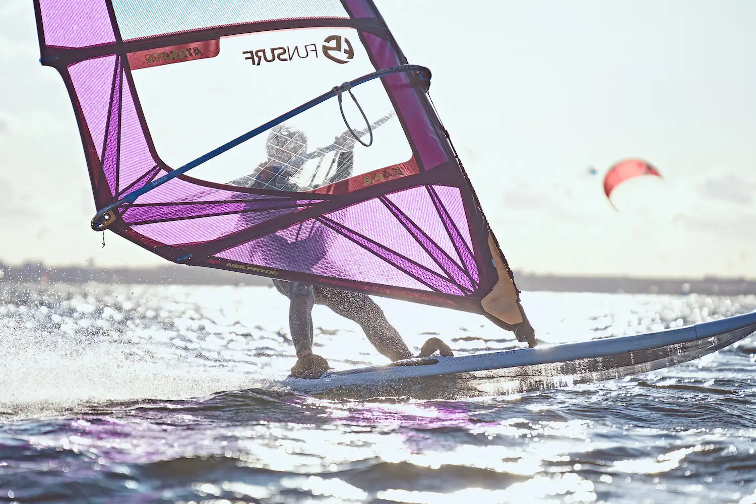 Windsurfingowy-student-camp-obóz-dla-studentów-w-Chałupach-na-Helu-szkoła-windsurfingu-kitesurfing_58