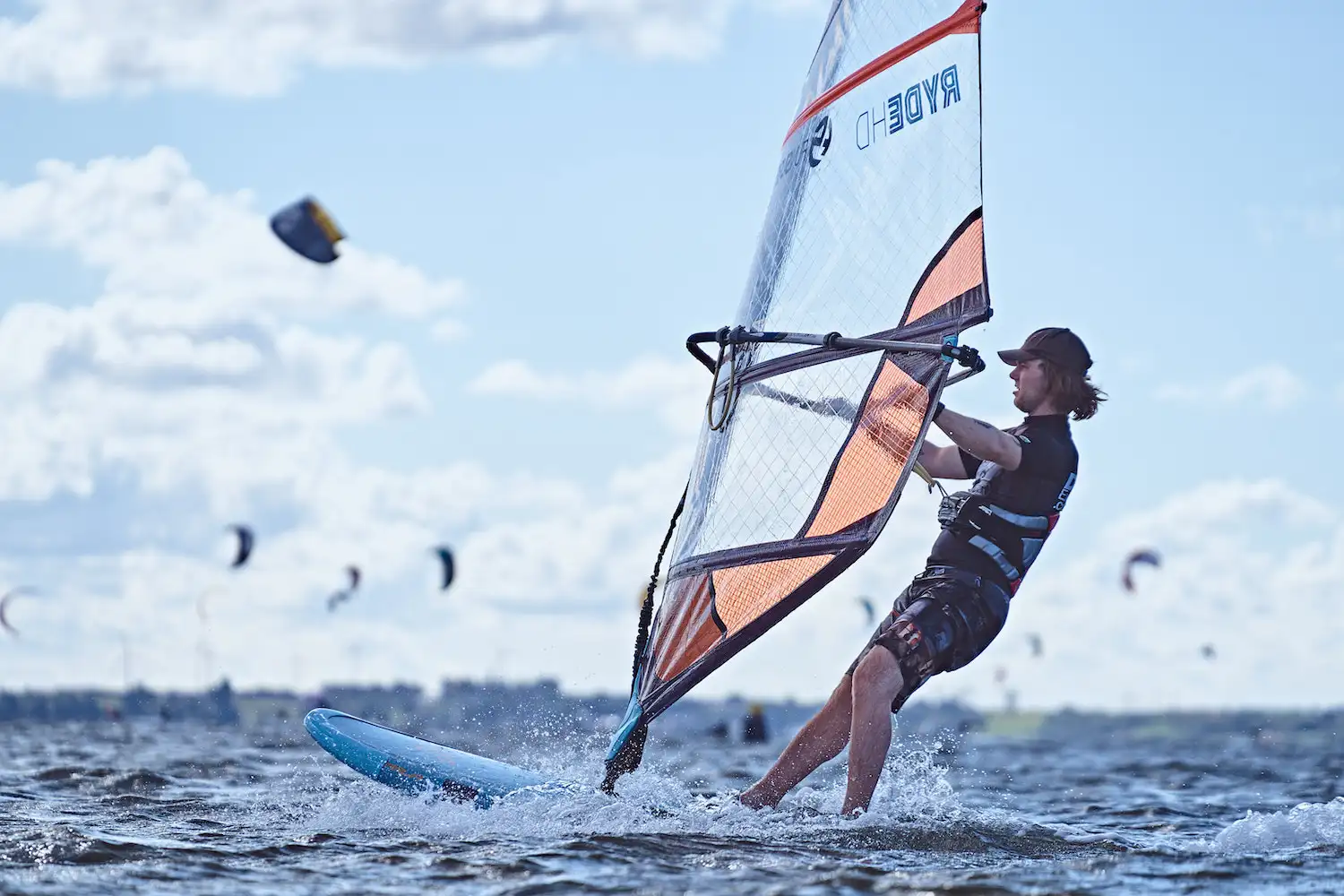 Windsurfingowy-student-camp-obóz-dla-studentów-w-Chałupach-na-Helu-szkoła-windsurfingu-kitesurfing_69