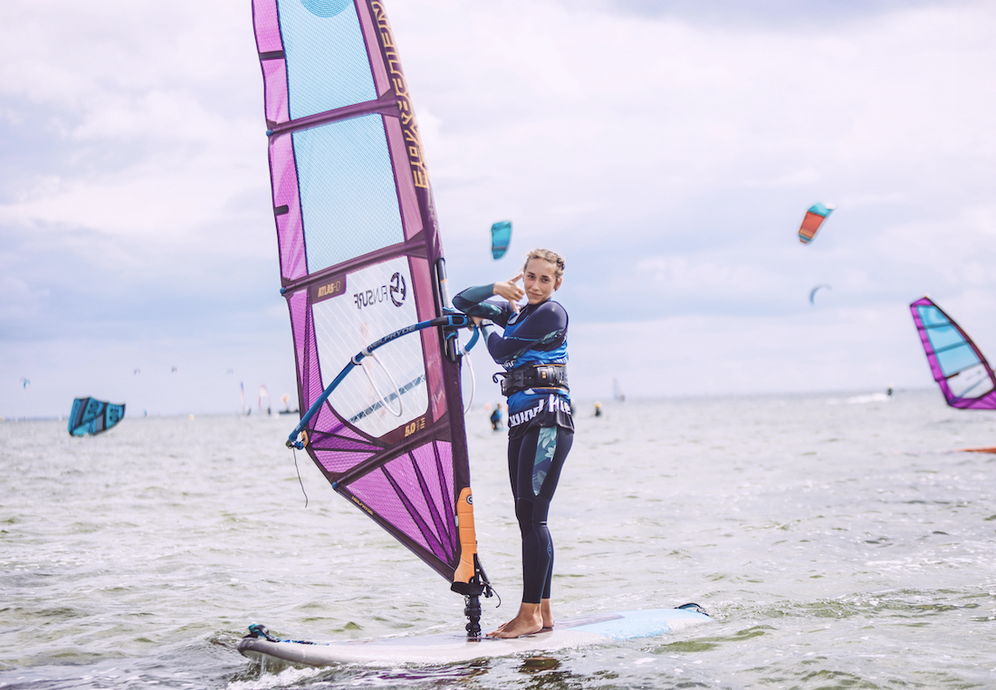 OLIWIA-OPOŃ-instruktorka-windsurfingu-FunSurf